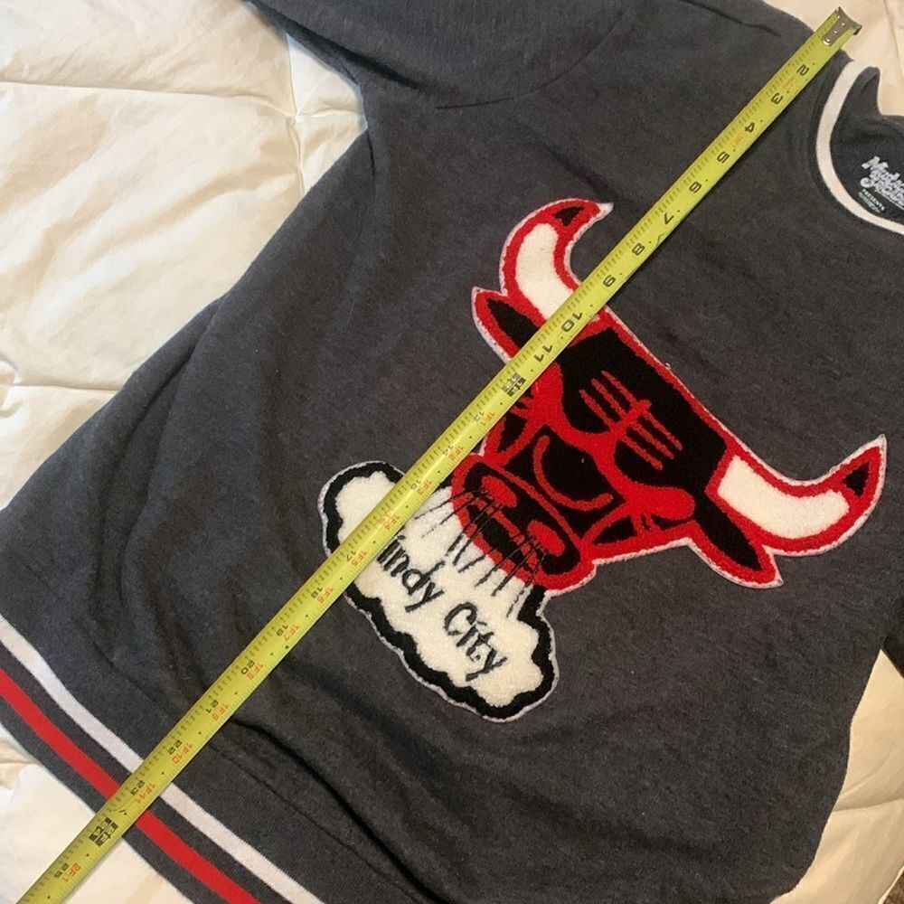 Vintage Chicago bulls sweater shirt, small, “Windy City”, great condition - Picture 9 of 11